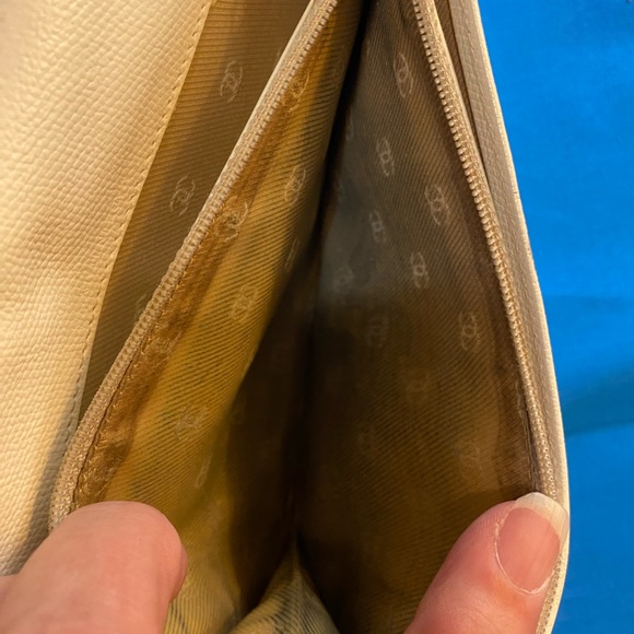 Chanel Folding Wallet in White - Picture 9 of 16